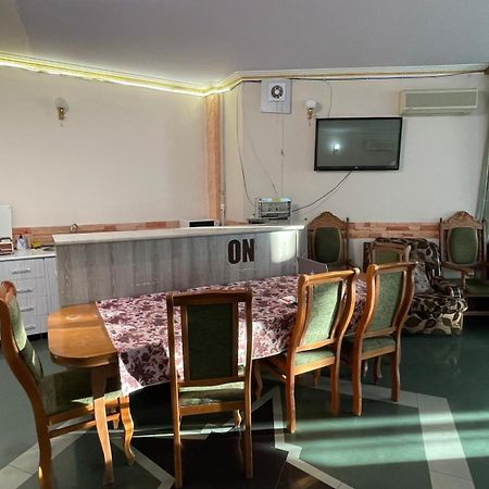 Citrus Guest House Erivan Exterior foto