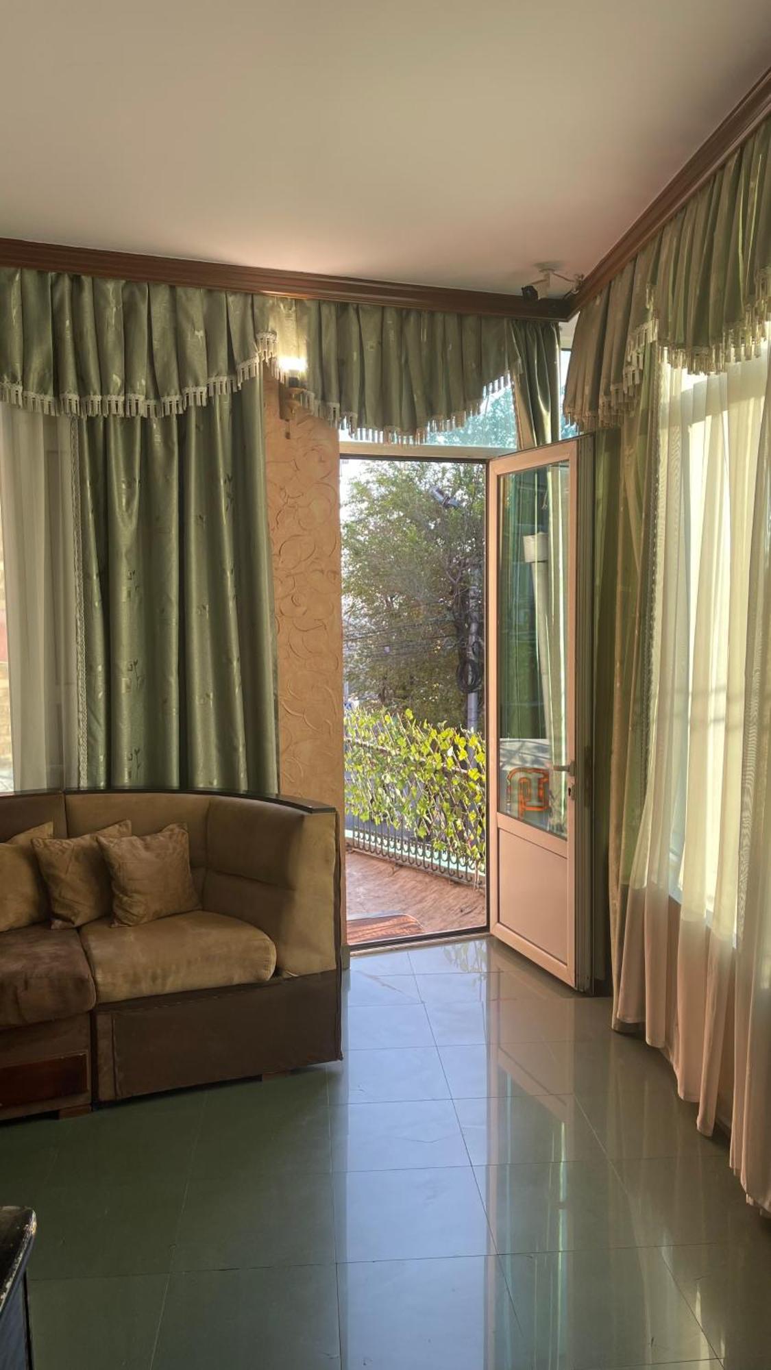 Citrus Guest House Erivan Exterior foto